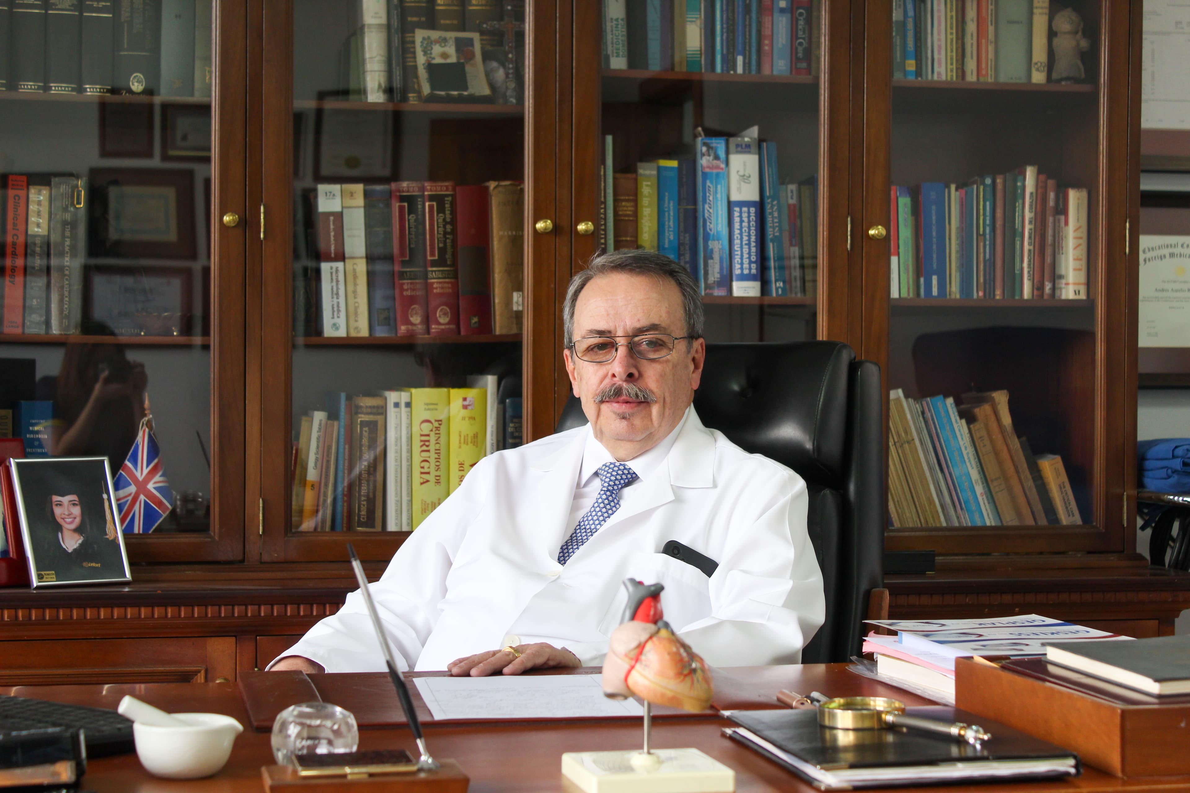 DR. ANDRÉS ROSALES